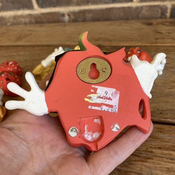 Gigglin Groceries Jack Graham Second Nature Anthropomorphic Fruit Wall Plaques - Picture 4 of 16